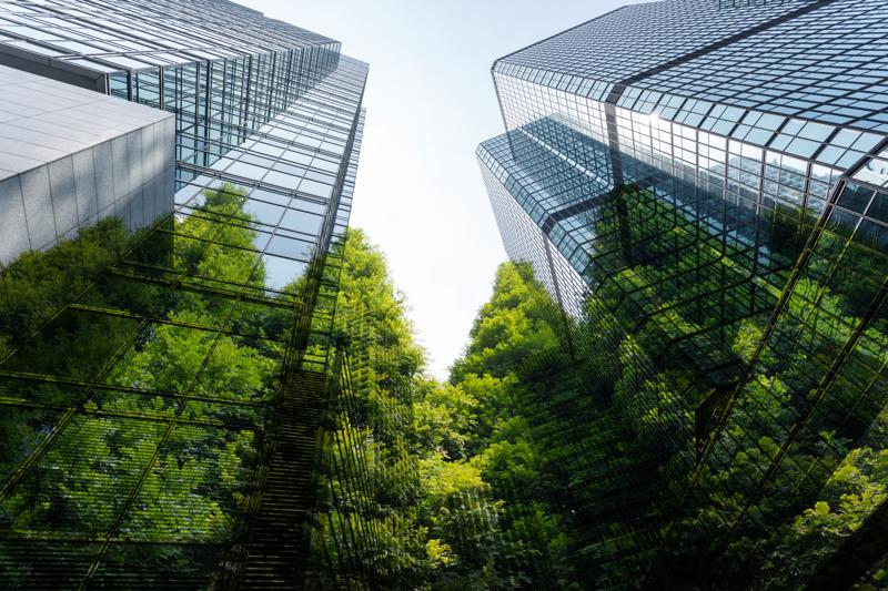 Sustainable_GlassSkyScrapers_GettyImages_2189495681